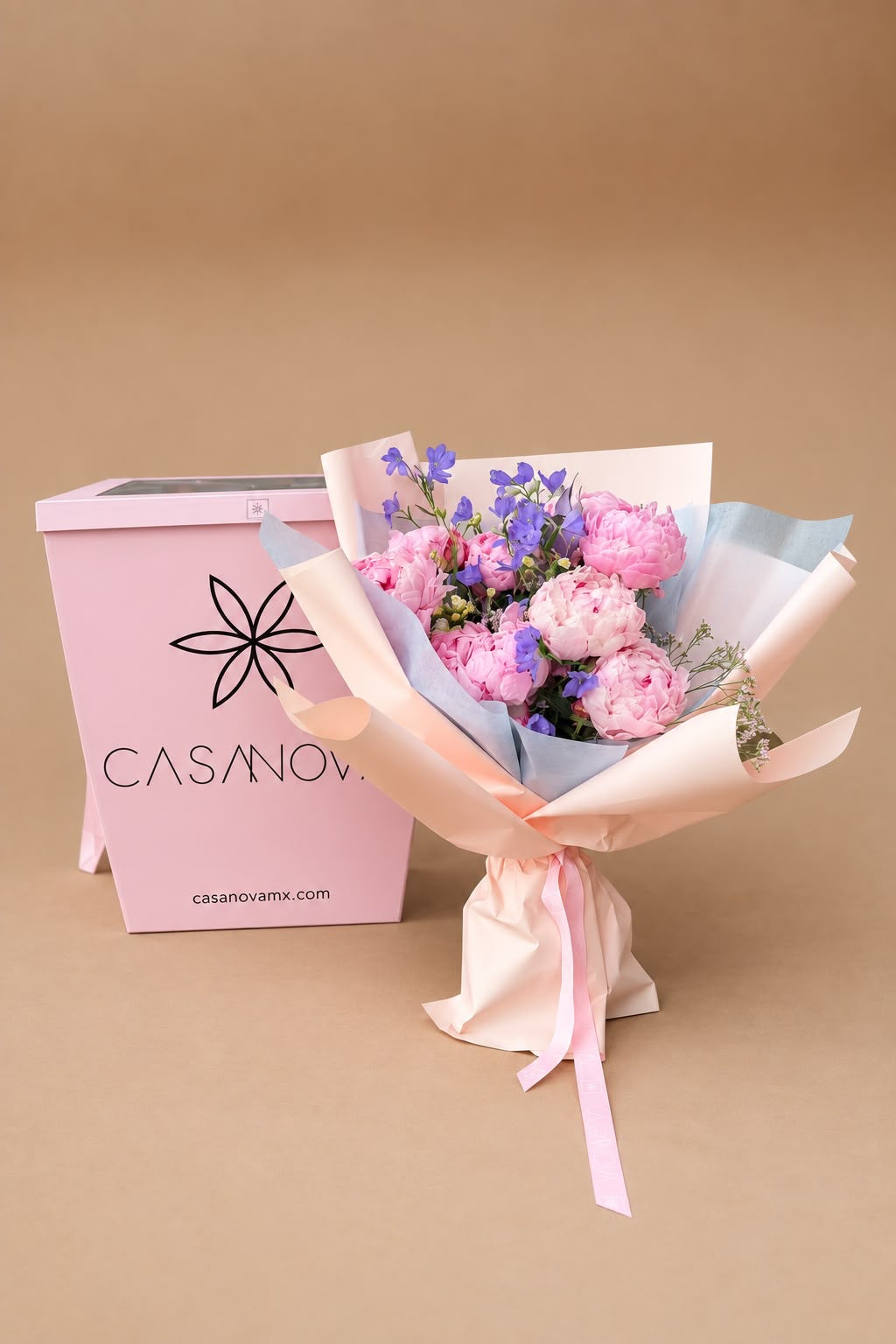 Bouquete de Peonias con delphinium