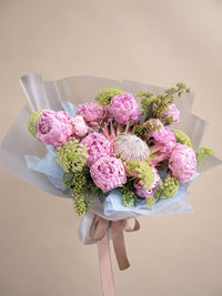 Peonias con Protea king