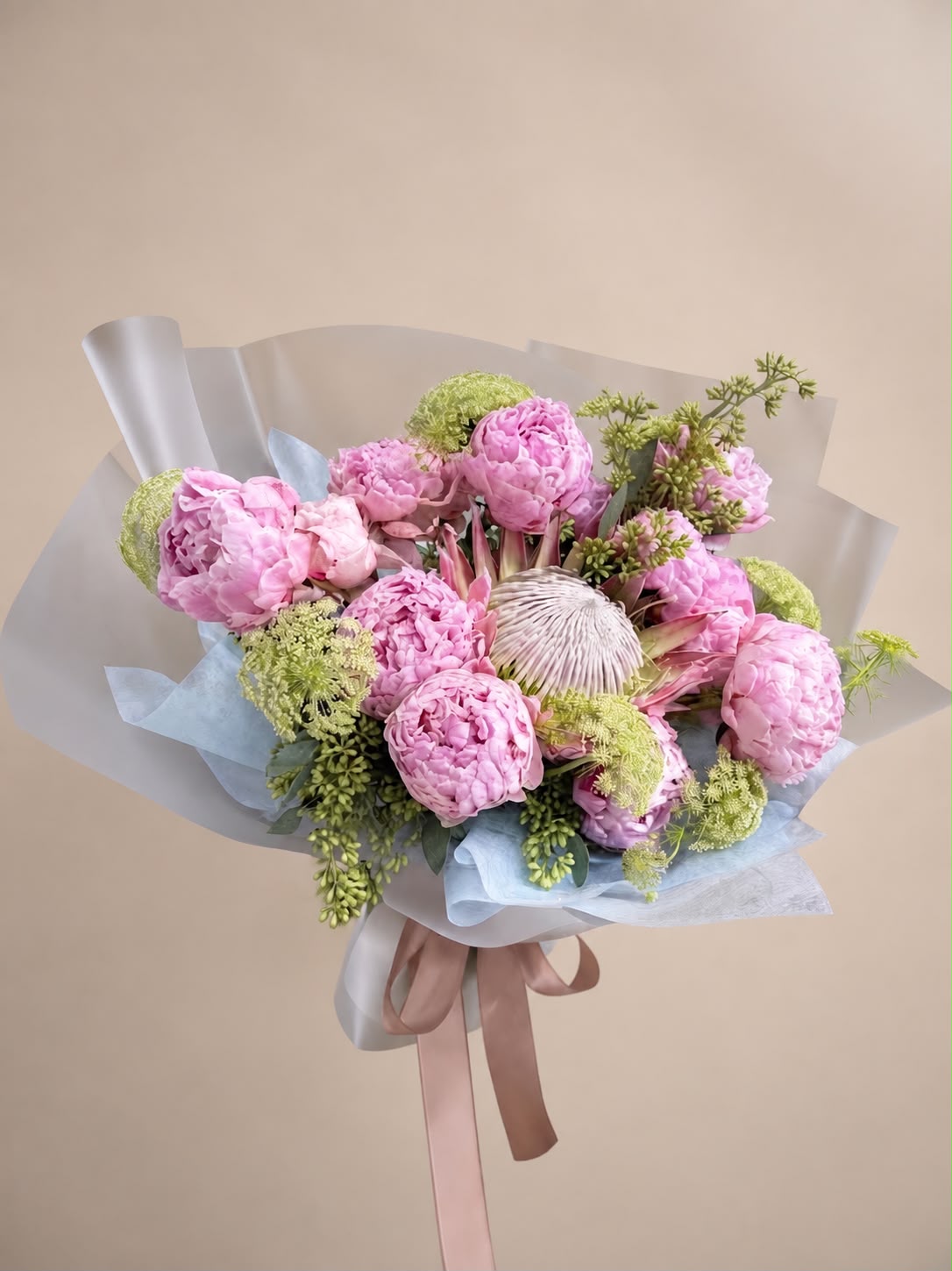 Peonias con Protea king