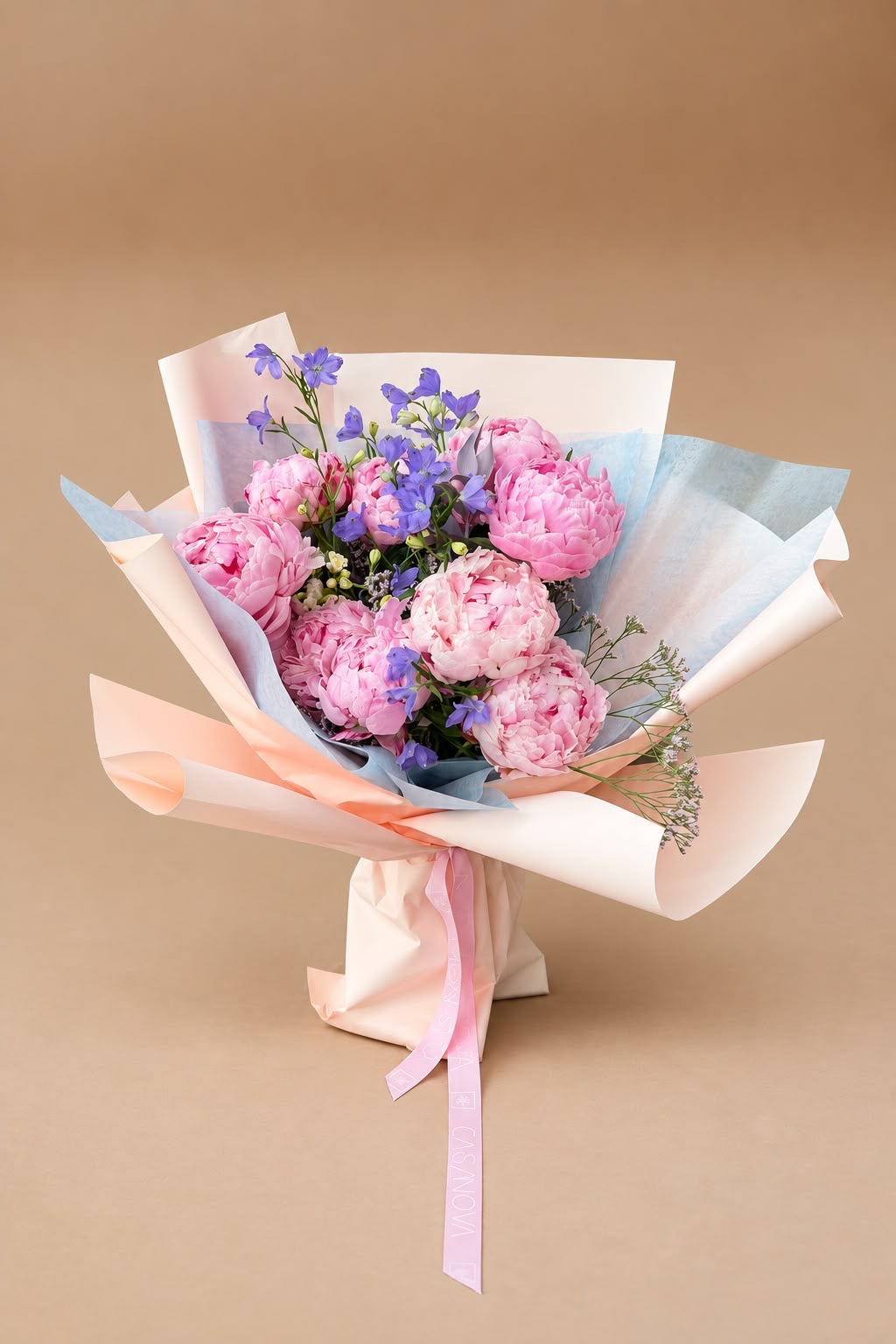 Bouquete de Peonias con delphinium